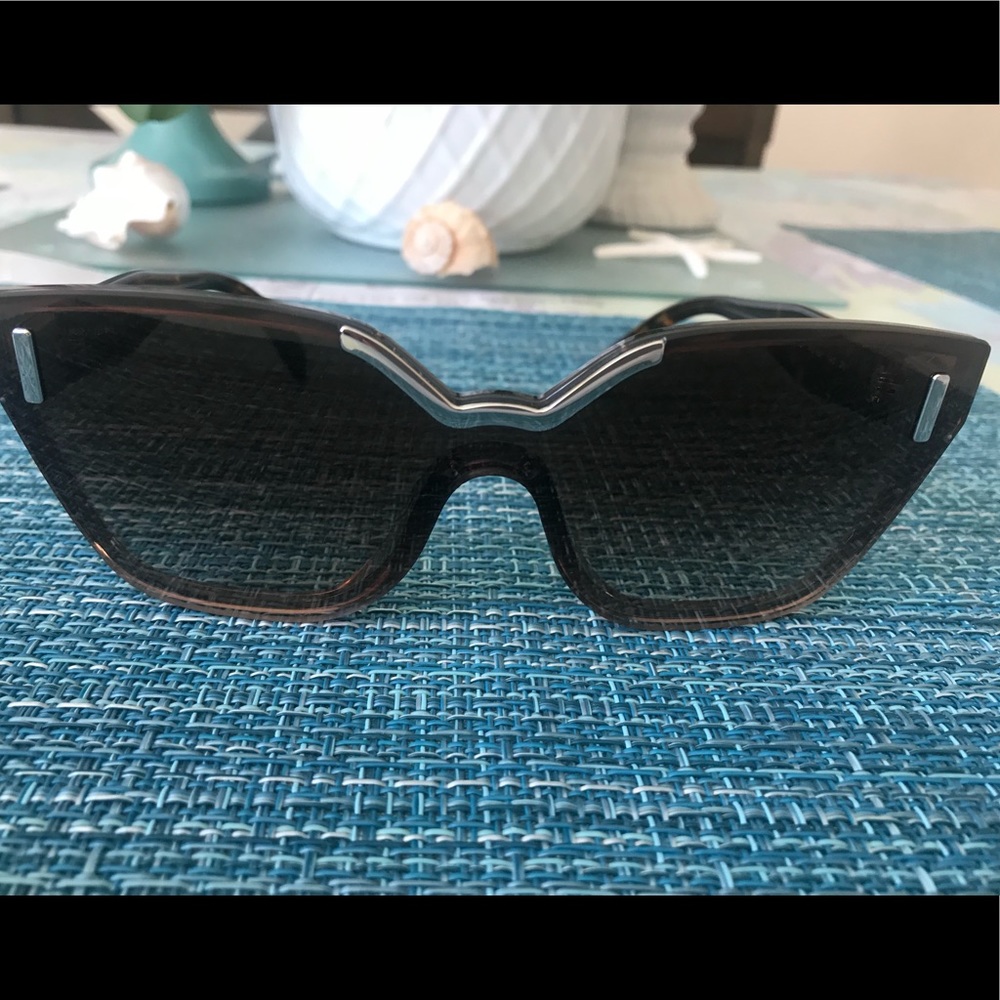 100% authentic Prada sunglasses limited  Edition .